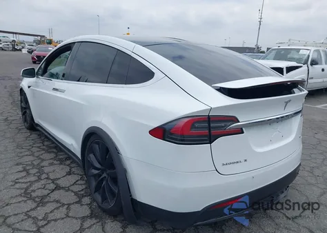 2018 Tesla Model X 100D/75D/P100D z USA, uszkodzony, nr VIN 5YJXCBE24JF133620